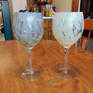 Elegant White and Gold Wine Glasses